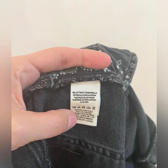 Free People We The Free Distressed Mid Rise Denim Button Fly Shorts Size 27 - Picture 5 of 5